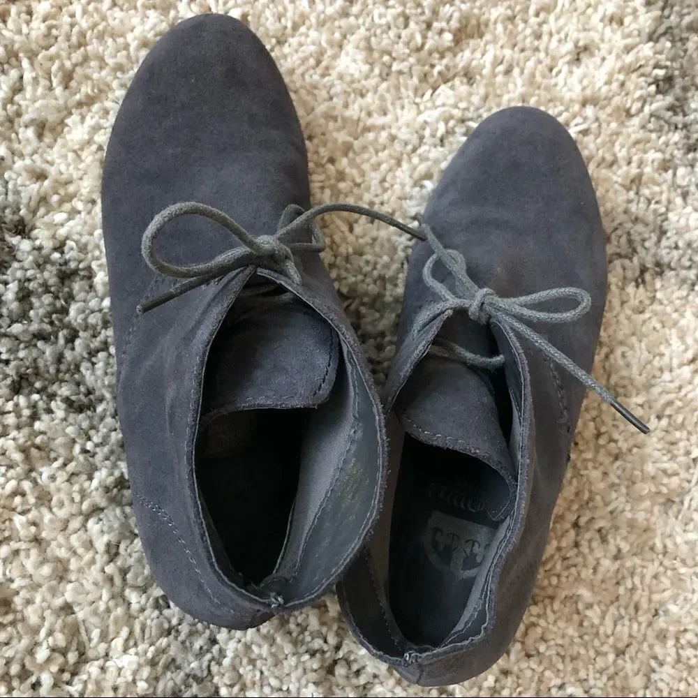 Crown Vintage Gray Suede Leather Ankle Boots 7.5